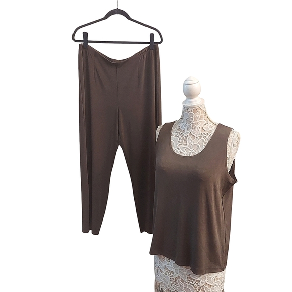 CHICO'S TRAVELERS Taupe Tank and Pull-On Pants Set - Picture 1 of 16